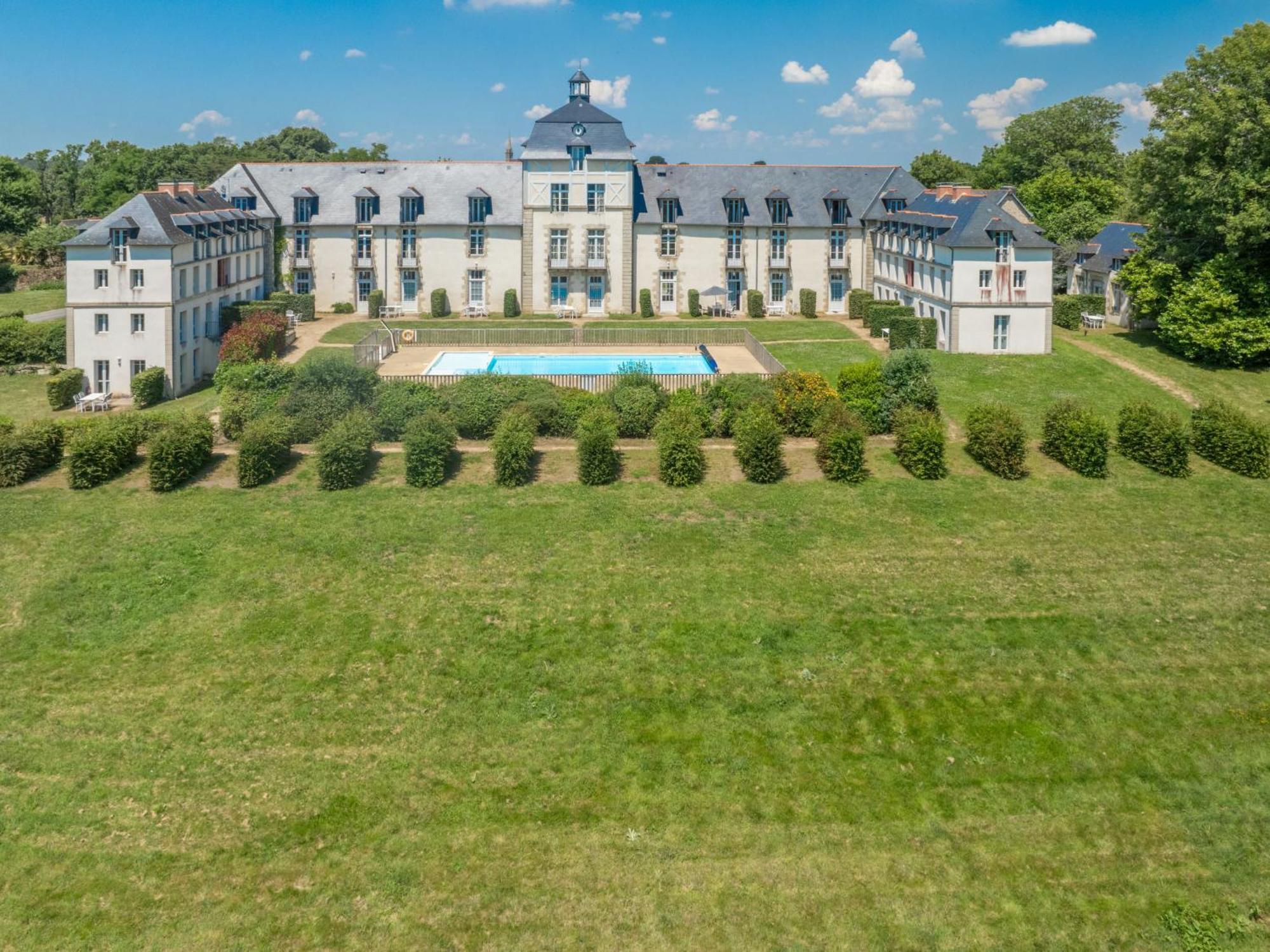 Apartment Le Chateau De Kergonano-13 By Interhome Baden Luaran gambar